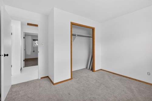 2533 9 Avenue Se, Calgary, AB - Indoor Photo Showing Other Room