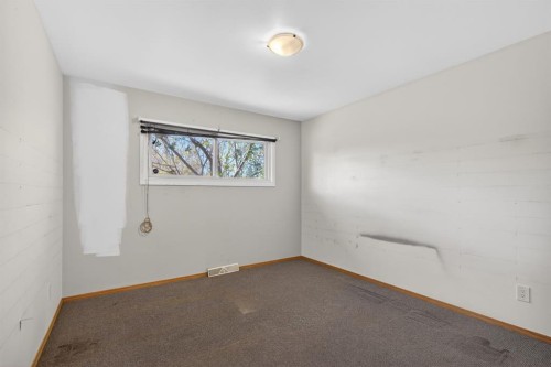 2533 9 Avenue Se, Calgary, AB - Indoor Photo Showing Other Room