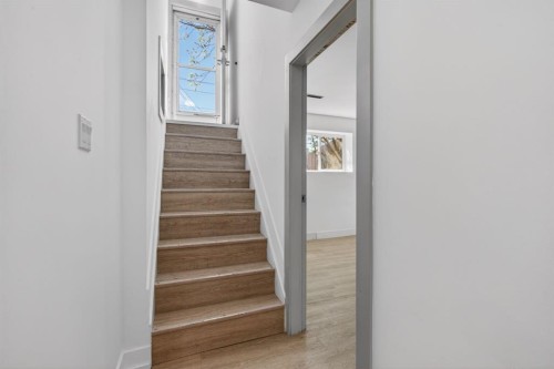 2533 9 Avenue Se, Calgary, AB - Indoor Photo Showing Other Room