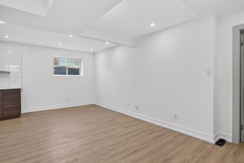2533 9 Avenue Se, Calgary, AB - Indoor Photo Showing Other Room