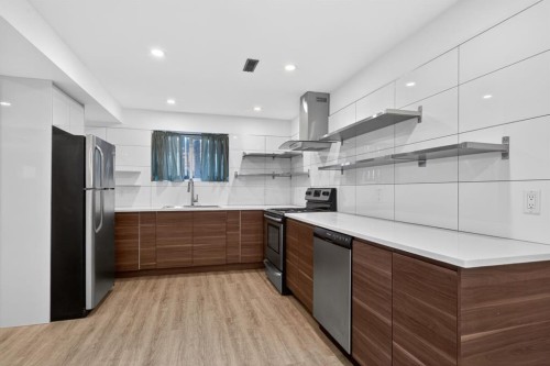 2533 9 Avenue Se, Calgary, AB - Indoor Photo Showing Kitchen