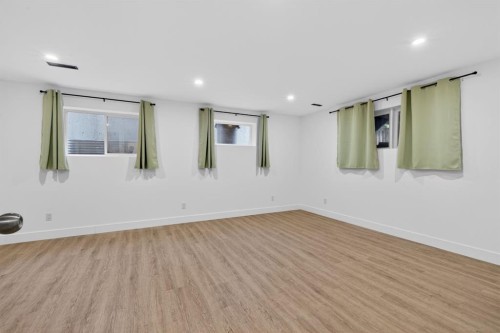 2533 9 Avenue Se, Calgary, AB - Indoor Photo Showing Other Room