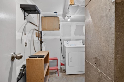 2533 9 Avenue Se, Calgary, AB - Indoor Photo Showing Laundry Room