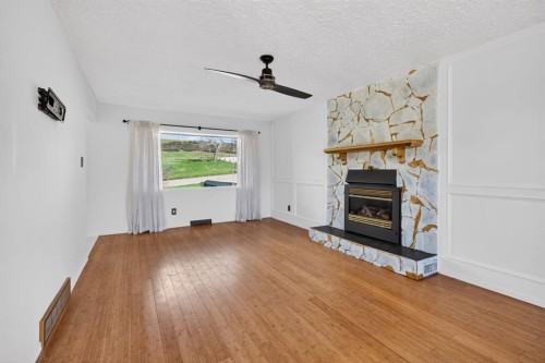 2533 9 Avenue Se, Calgary, AB - Indoor Photo Showing Living Room With Fireplace