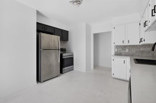 2533 9 Avenue Se, Calgary, AB - Indoor Photo Showing Kitchen
