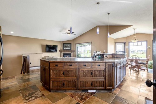 37 Wyndham Park Way, Carseland, AB - Indoor Photo Showing Kitchen