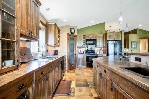 37 Wyndham Park Way, Carseland, AB - Indoor Photo Showing Kitchen