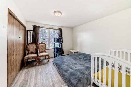 92 Everstone Rise Sw, Calgary, AB - Indoor Photo Showing Bedroom