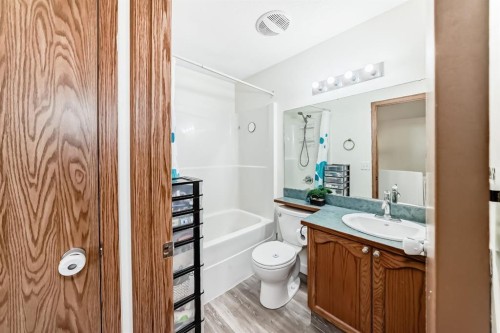 92 Everstone Rise Sw, Calgary, AB - Indoor Photo Showing Bathroom