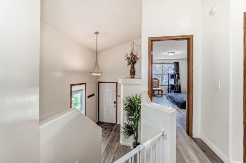 92 Everstone Rise Sw, Calgary, AB - Indoor Photo Showing Other Room