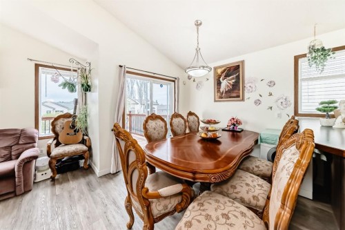 92 Everstone Rise Sw, Calgary, AB - Indoor Photo Showing Dining Room