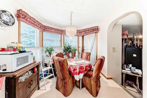 952 Applewood Drive Se, Calgary, AB - Indoor Photo Showing Dining Room