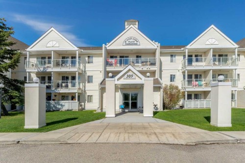 210-309 Woodside Drive NW Airdrie, AB T4B 2E7