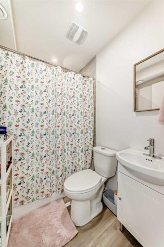 228 Cranston Drive Se, Calgary, AB - Indoor Photo Showing Bathroom