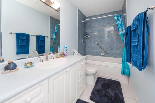 3623 54 Avenue Sw, Calgary, AB - Indoor Photo Showing Bathroom