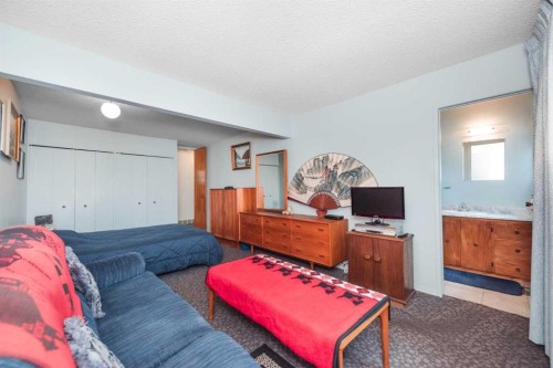 3623 54 Avenue Sw, Calgary, AB - Indoor