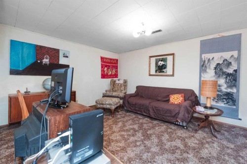 3623 54 Avenue Sw, Calgary, AB - Indoor Photo Showing Other Room