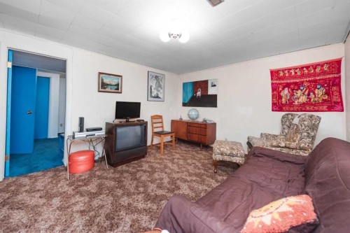 3623 54 Avenue Sw, Calgary, AB - Indoor