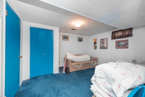3623 54 Avenue Sw, Calgary, AB - Indoor Photo Showing Bedroom