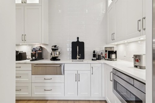1119 Riverdale Avenue Sw, Calgary, AB - Indoor Photo Showing Kitchen With Upgraded Kitchen