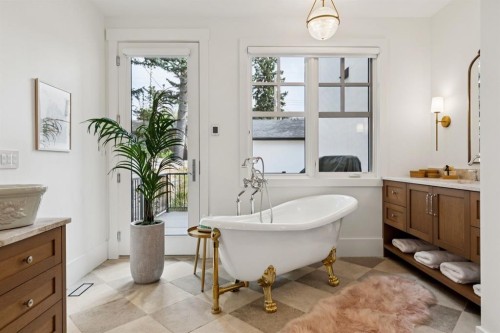 1119 Riverdale Avenue Sw, Calgary, AB - Indoor Photo Showing Bathroom