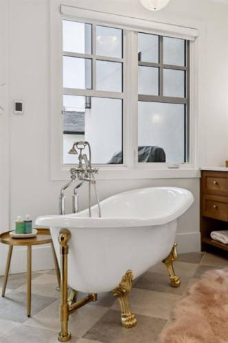 1119 Riverdale Avenue Sw, Calgary, AB - Indoor Photo Showing Bathroom