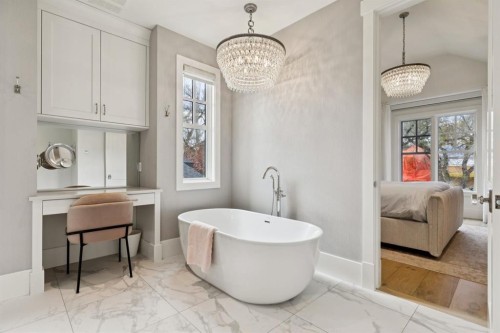 1119 Riverdale Avenue Sw, Calgary, AB - Indoor Photo Showing Bathroom
