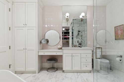 1119 Riverdale Avenue Sw, Calgary, AB - Indoor Photo Showing Bathroom