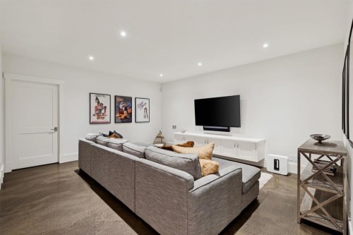 1119 Riverdale Avenue Sw, Calgary, AB - Indoor
