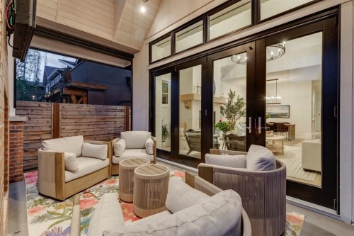 1119 Riverdale Avenue Sw, Calgary, AB - Indoor