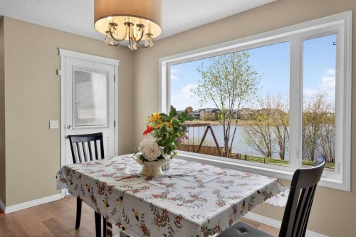 130 Morningside Point Sw, Airdrie, AB - Indoor Photo Showing Dining Room