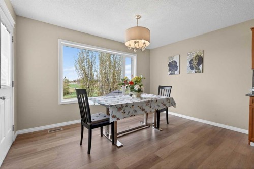 130 Morningside Point Sw, Airdrie, AB - Indoor Photo Showing Dining Room