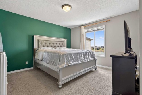 130 Morningside Point Sw, Airdrie, AB - Indoor Photo Showing Bedroom