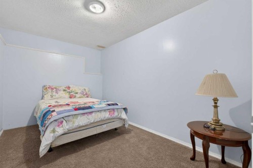 130 Morningside Point Sw, Airdrie, AB - Indoor Photo Showing Bedroom