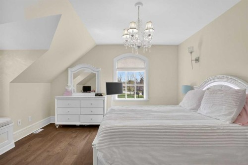 22 Ridge Pointe, Heritage Pointe, AB - Indoor Photo Showing Bedroom