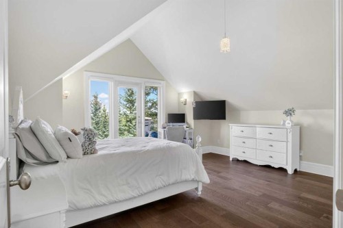 22 Ridge Pointe, Heritage Pointe, AB - Indoor Photo Showing Bedroom