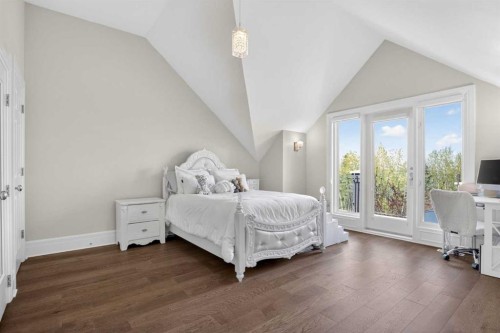 22 Ridge Pointe, Heritage Pointe, AB - Indoor Photo Showing Bedroom