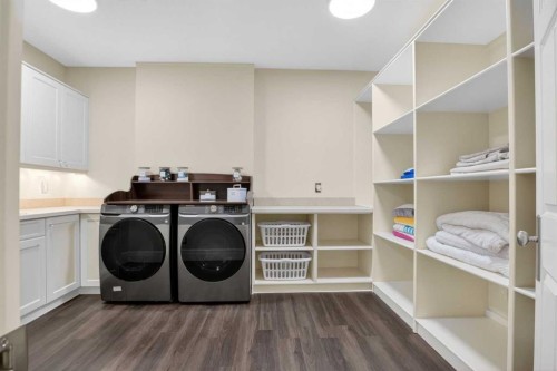 22 Ridge Pointe, Heritage Pointe, AB - Indoor Photo Showing Laundry Room