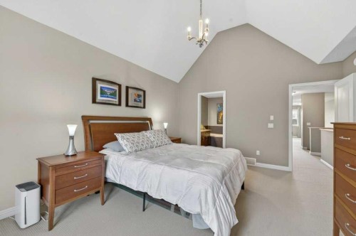 44 Mike Ralph Way Sw, Calgary, AB - Indoor Photo Showing Bedroom