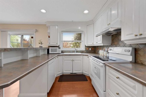 434 Douglas Woods Mews Se, Calgary, AB - Indoor Photo Showing Kitchen