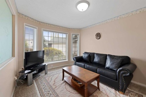 434 Douglas Woods Mews Se, Calgary, AB - Indoor Photo Showing Living Room
