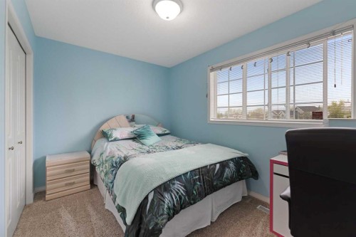 434 Douglas Woods Mews Se, Calgary, AB - Indoor Photo Showing Bedroom