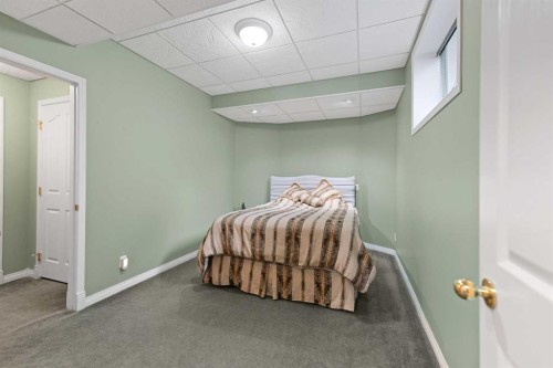 434 Douglas Woods Mews Se, Calgary, AB - Indoor Photo Showing Bedroom