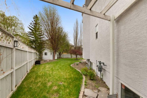 434 Douglas Woods Mews Se, Calgary, AB - Outdoor