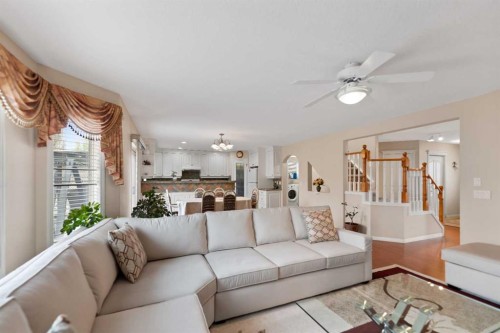 434 Douglas Woods Mews Se, Calgary, AB - Indoor Photo Showing Living Room
