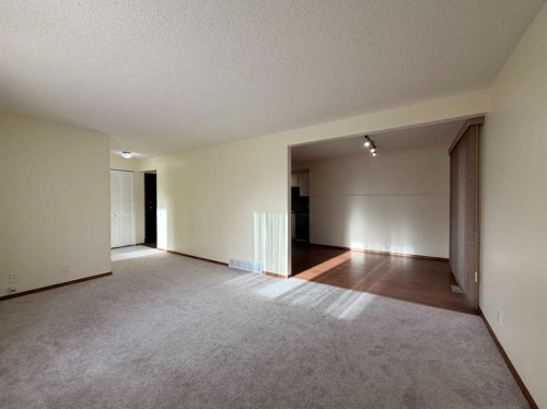 1-1202 2 Street Ne, Calgary, AB - Indoor Photo Showing Other Room