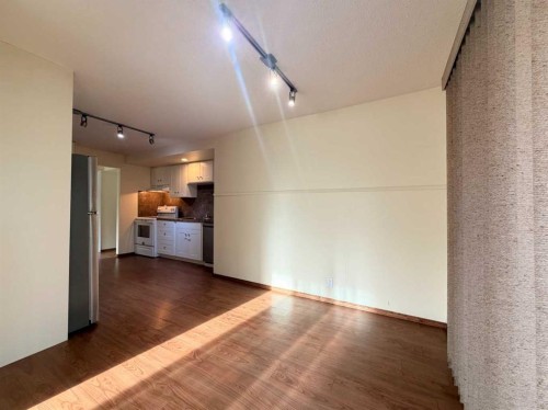 1-1202 2 Street Ne, Calgary, AB - Indoor Photo Showing Other Room