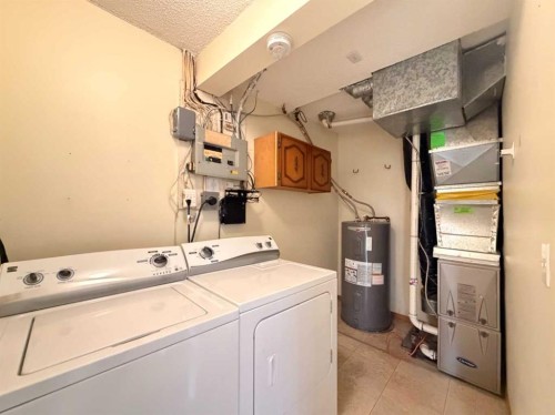 1-1202 2 Street Ne, Calgary, AB - Indoor Photo Showing Laundry Room