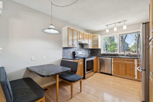 923 Midridge Drive Se, Calgary, AB - Indoor Photo Showing Kitchen