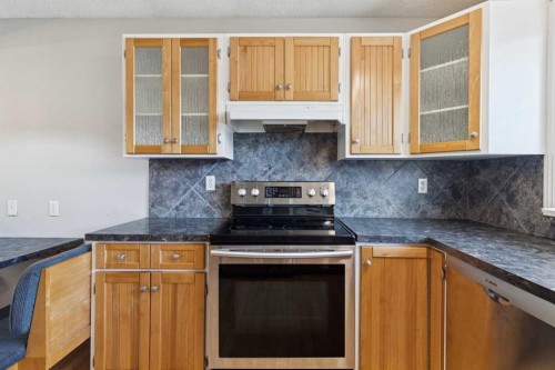 923 Midridge Drive Se, Calgary, AB - Indoor Photo Showing Kitchen